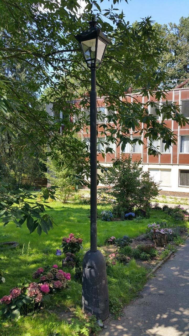 Hotel Hlaska Zlenice Bagian luar foto