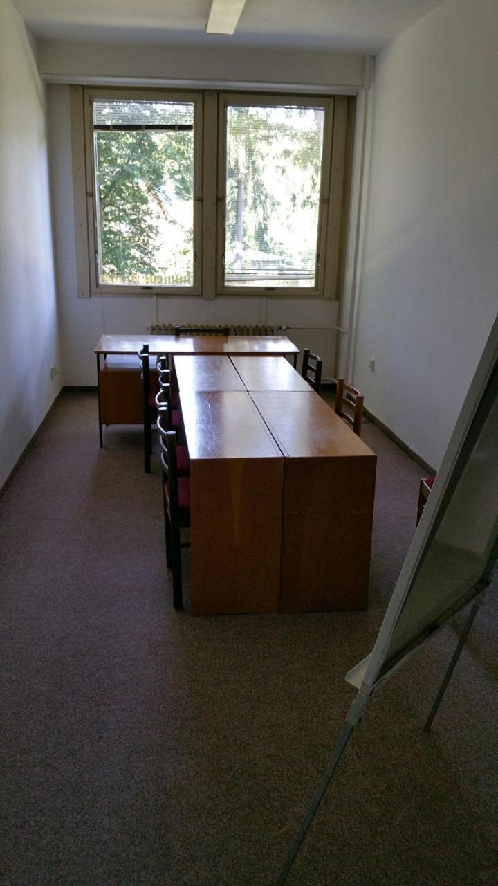 Hotel Hlaska Zlenice Bagian luar foto