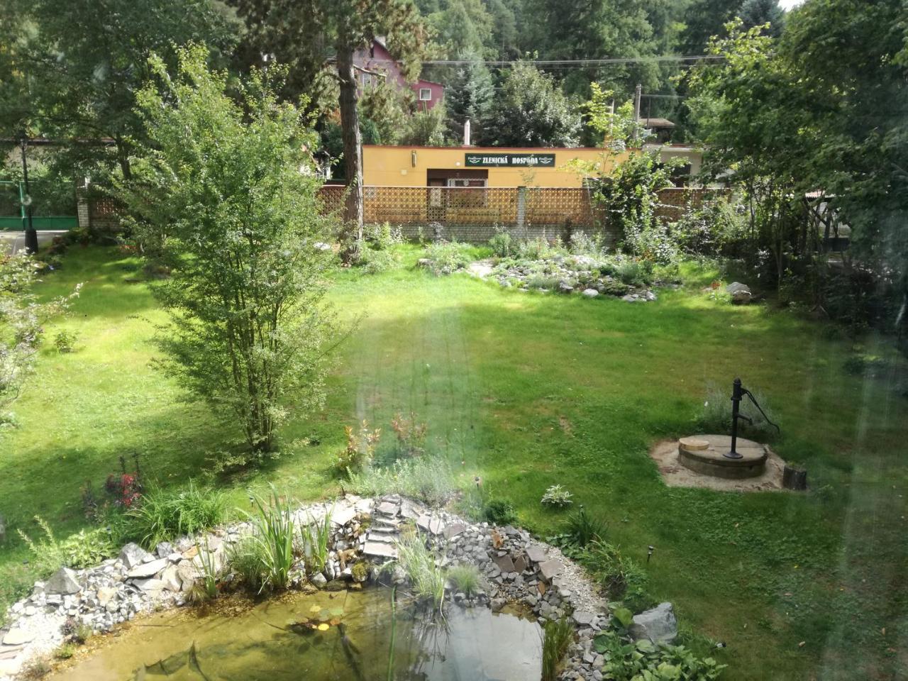 Hotel Hlaska Zlenice Bagian luar foto